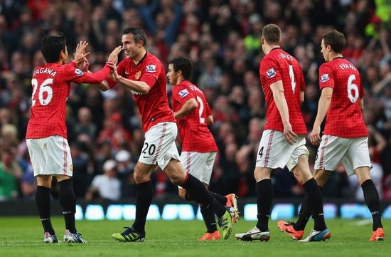 英超边后卫向前传球完成数：阿诺德322次居首，格瓦、波罗前三.