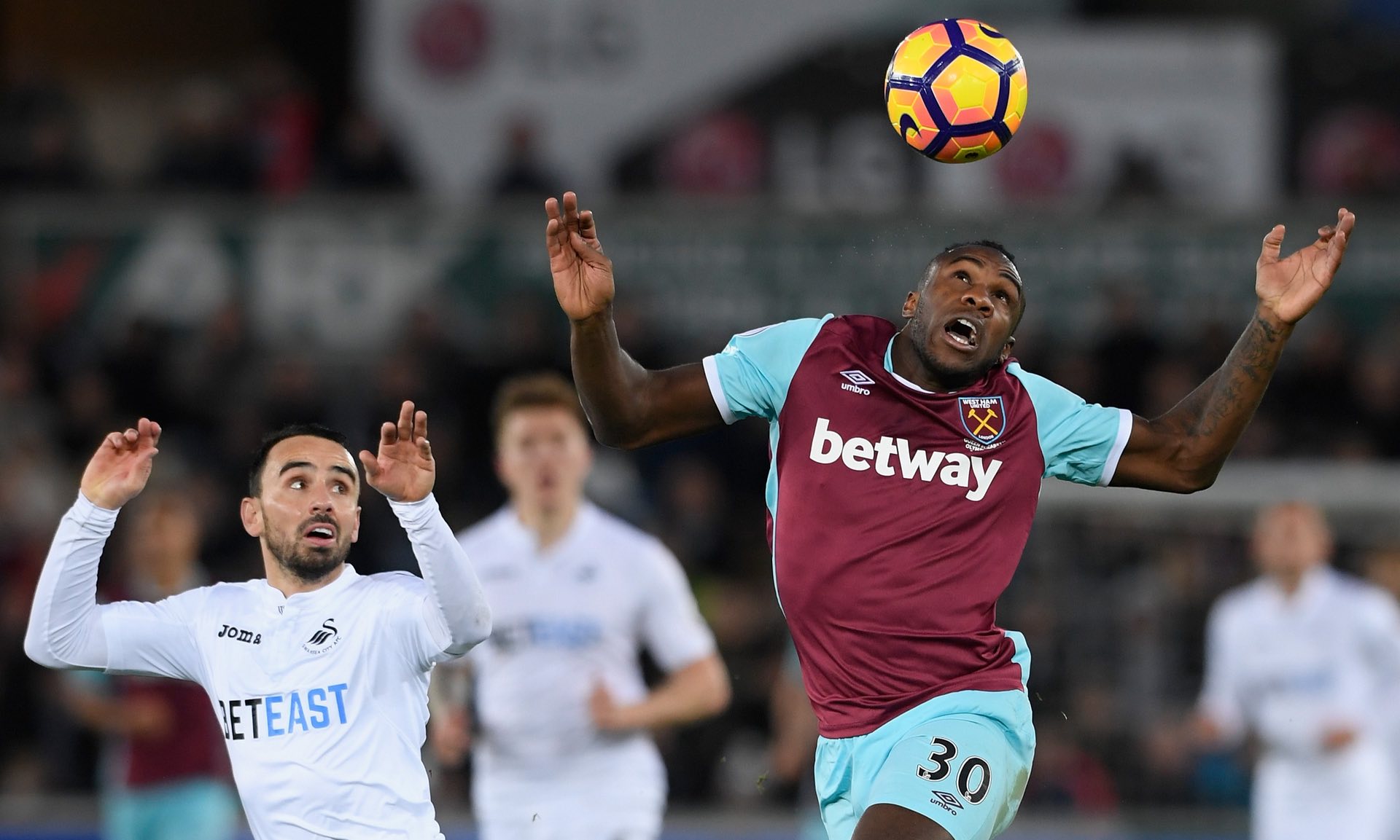 更是对球迷 更是对球迷